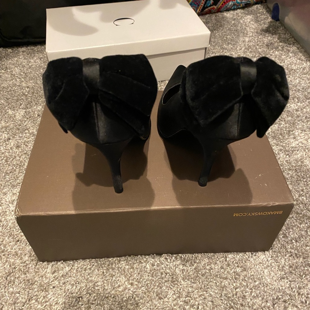 Brand new/never worn satin shoes with bow - Picture 3 of 6